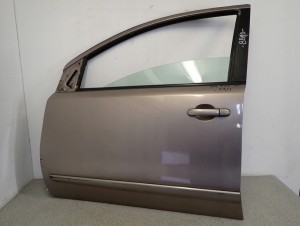 NISSAN NOTE E11 06-12 DRZWI PRZEDNIE LEWE C30