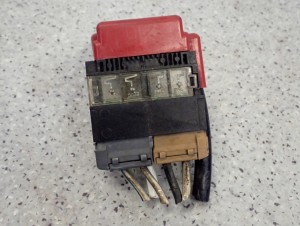 NISSAN MICRA K12 1.2i 03-10 KLEMA PLUSOWA 2/5 MINIATURA