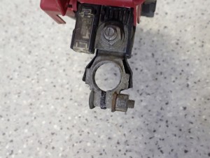 NISSAN MICRA K12 1.2i 03-10 KLEMA PLUSOWA 5/5 MINIATURA