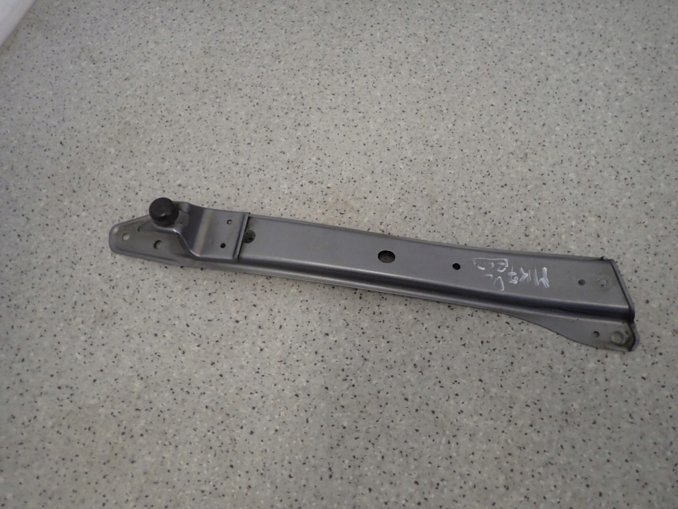 SUZUKI SWIFT MK7 10- WSPORNIK OKULAR PASA PRZEDNIEGO LEWY 2/9