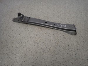 SUZUKI SWIFT MK7 10- WSPORNIK OKULAR PASA PRZEDNIEGO LEWY 9/9 MINIATURA