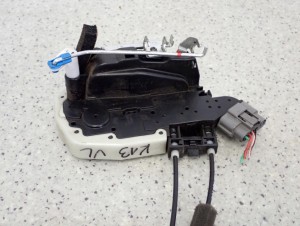 NISSAN MICRA K13 10-16 ZAMEK DRZWI PRZEDNI LEWY 6/7 MINIATURA