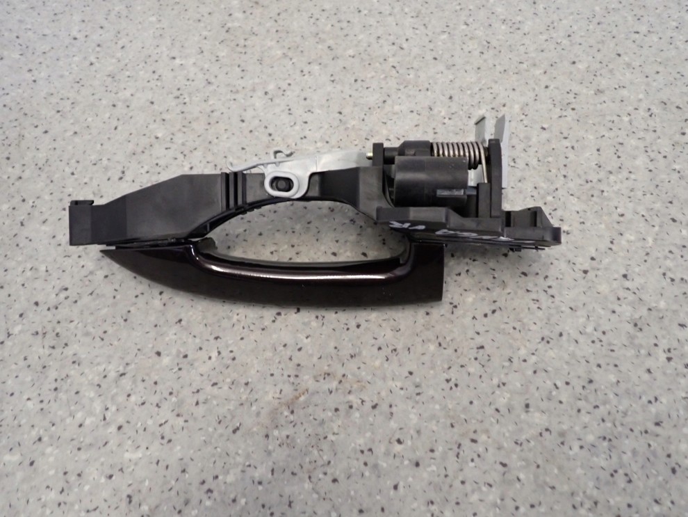 KIA VENGA 09- KLAMKA DRZWI PRZEDNICH PRAWYCH 3/4