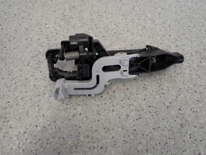 KIA VENGA 09- KLAMKA DRZWI PRZEDNICH PRAWYCH 2/4 MINIATURA