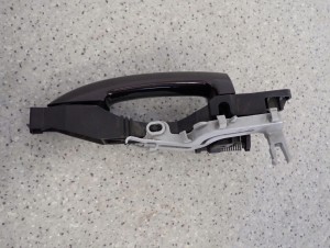 KIA VENGA 09- KLAMKA DRZWI PRZEDNICH PRAWYCH 4/4 MINIATURA