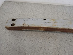 NISSAN ALMERA N16 00-06 BELKA ZDERZAKA PRZEDNIEGO 3/6 MINIATURA