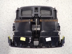 TOYOTA AURIS LIFT 10-12 KRATKA NAWIEWU ŚRODKOWA 3/4 MINIATURA