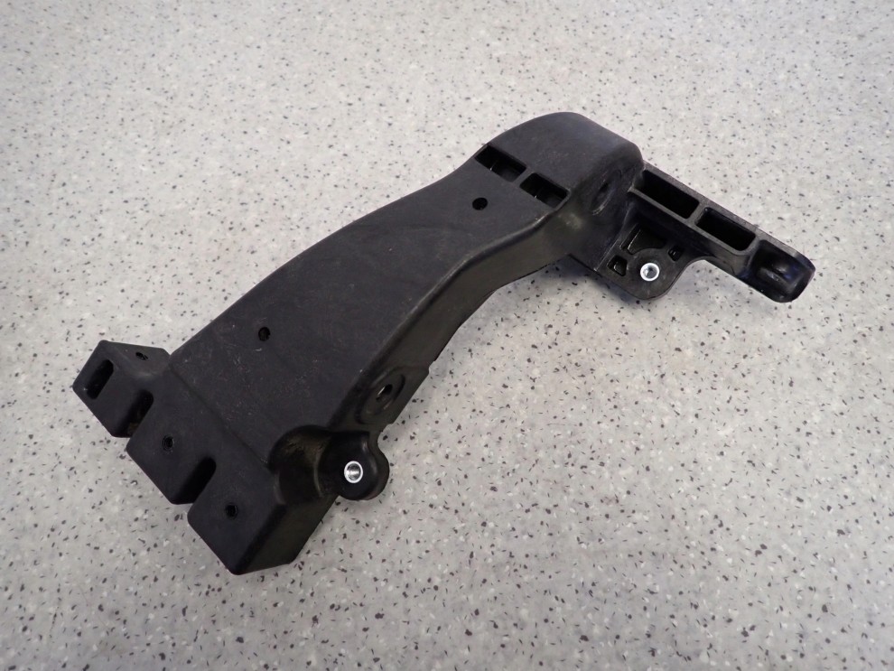 HYUNDAI i40 11-18 ŚLIZG MOCOWANIE REFLEKTORA OKULAR WSPORNIK PRZEDNI PRAWY 1/4