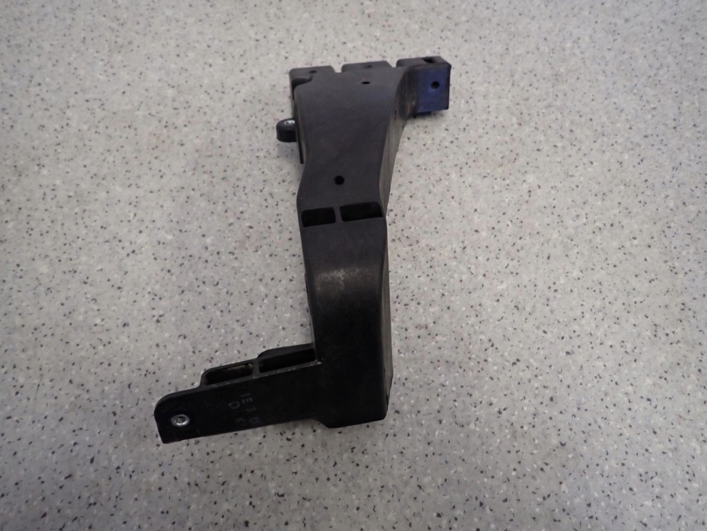 HYUNDAI i40 11-18 ŚLIZG MOCOWANIE REFLEKTORA OKULAR WSPORNIK PRZEDNI PRAWY 3/4