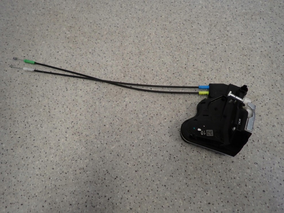 SUZUKI CELERIO 14-19 ZAMEK DRZWI TYLNY PRAWY 1/4