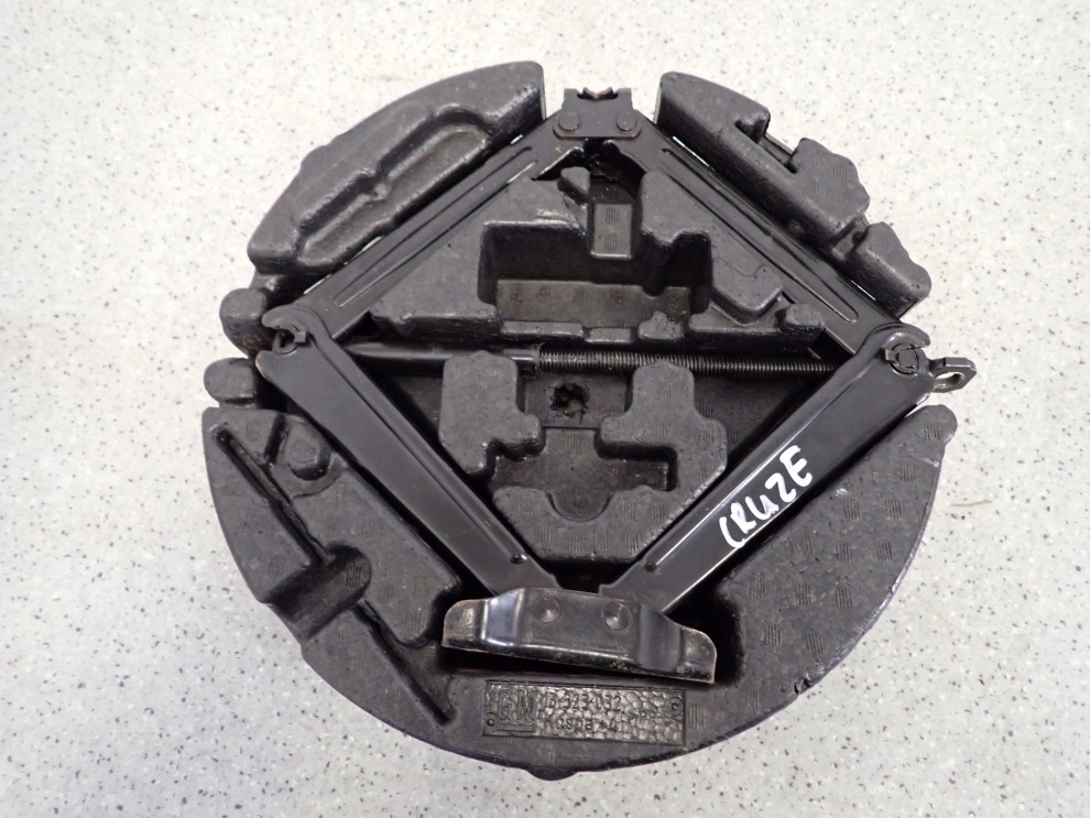 CHEVROLET CRUZE 08- WKŁAD KOŁA ZAPASOWEGO PODNOŚNIK SAMOCHODOWY 1/5