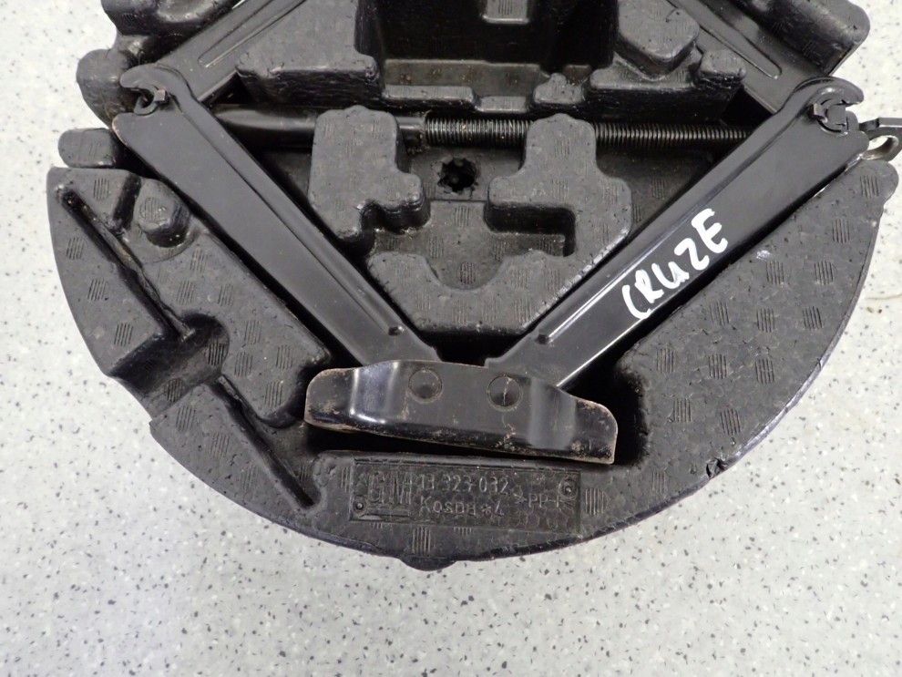 CHEVROLET CRUZE 08- WKŁAD KOŁA ZAPASOWEGO PODNOŚNIK SAMOCHODOWY 2/5