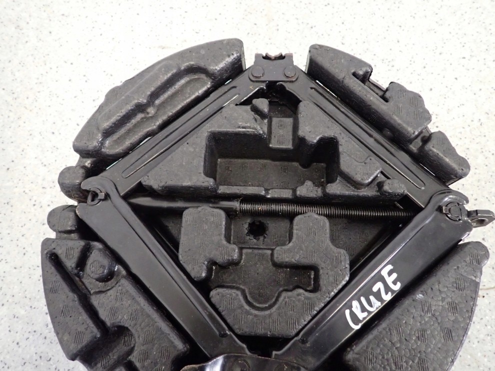 CHEVROLET CRUZE 08- WKŁAD KOŁA ZAPASOWEGO PODNOŚNIK SAMOCHODOWY 3/5