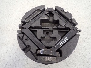 CHEVROLET CRUZE 08- WKŁAD KOŁA ZAPASOWEGO PODNOŚNIK SAMOCHODOWY 1/5 MINIATURA