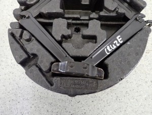 CHEVROLET CRUZE 08- WKŁAD KOŁA ZAPASOWEGO PODNOŚNIK SAMOCHODOWY 2/5 MINIATURA