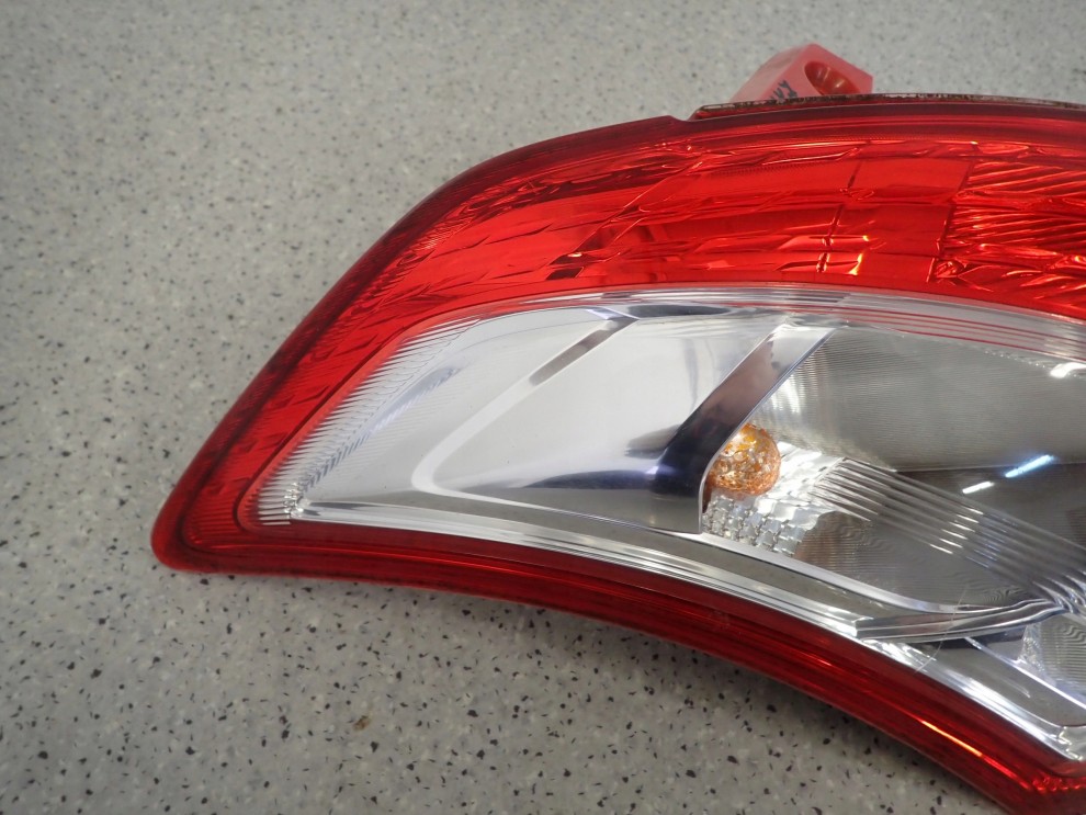 SUZUKI SWIFT MK7 10-16 LAMPA TYLNA LEWA 3/6