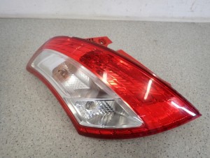 SUZUKI SWIFT MK7 10-16 LAMPA TYLNA LEWA 1/6 MINIATURA