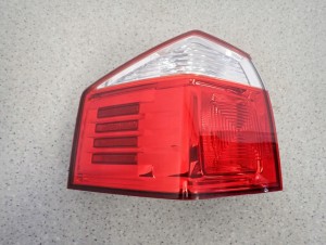 CHEVROLET ORLANDO 10- LAMPA TYLNA LEWA ZEWNĘTRZNA 1/7 MINIATURA