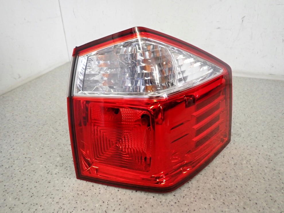 CHEVROLET ORLANDO 10- LAMPA TYLNA PRAWA ZEWNĘTRZNA 2/8