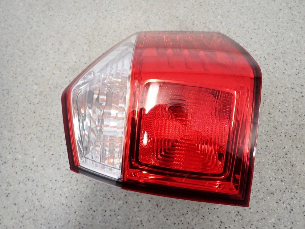 CHEVROLET ORLANDO 10- LAMPA TYLNA PRAWA ZEWNĘTRZNA 5/8