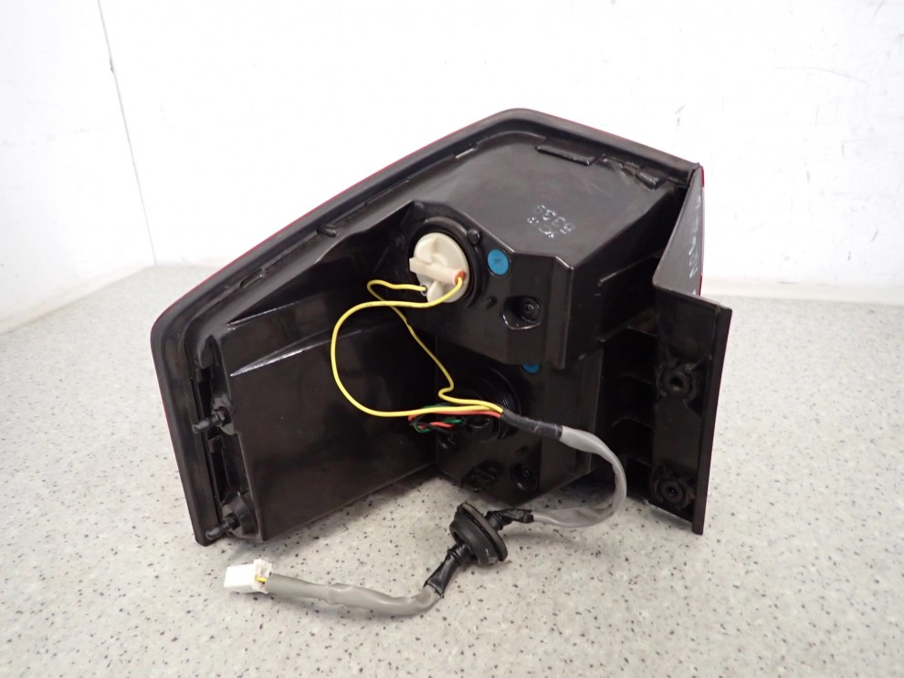 CHEVROLET ORLANDO 10- LAMPA TYLNA PRAWA ZEWNĘTRZNA 6/8