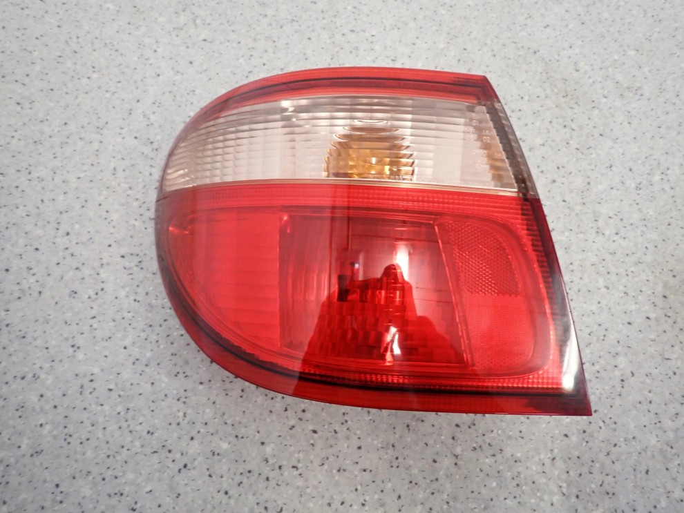 NISSAN ALMERA N16 SEDAN 4D 00-06 LAMPA TYLNA LEWA ZEWNĘTRZNA 1/6