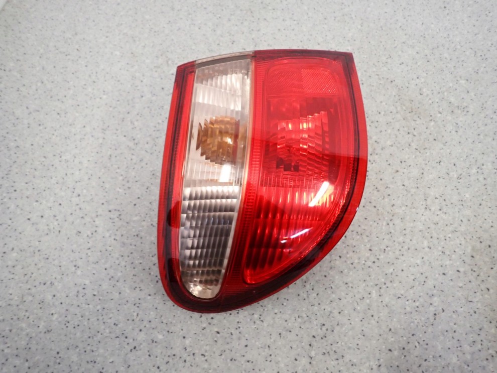 NISSAN ALMERA N16 SEDAN 4D 00-06 LAMPA TYLNA LEWA ZEWNĘTRZNA 3/6