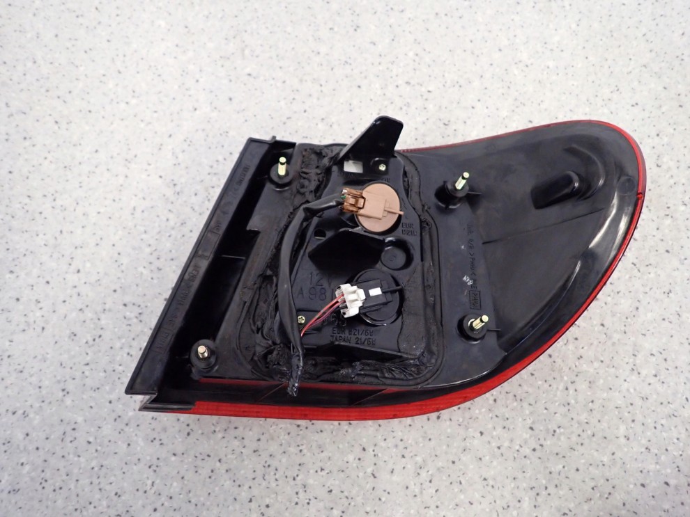 NISSAN ALMERA N16 SEDAN 4D 00-06 LAMPA TYLNA LEWA ZEWNĘTRZNA 6/6