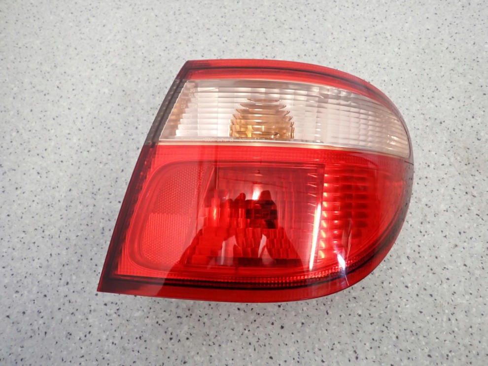 NISSAN ALMERA N16 SEDAN 4D 00-06 LAMPA TYLNA PRAWA ZEWNĘTRZNA 1/5
