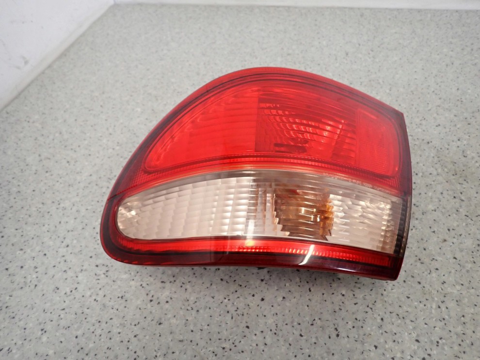 NISSAN ALMERA N16 SEDAN 4D 00-06 LAMPA TYLNA PRAWA ZEWNĘTRZNA 4/5