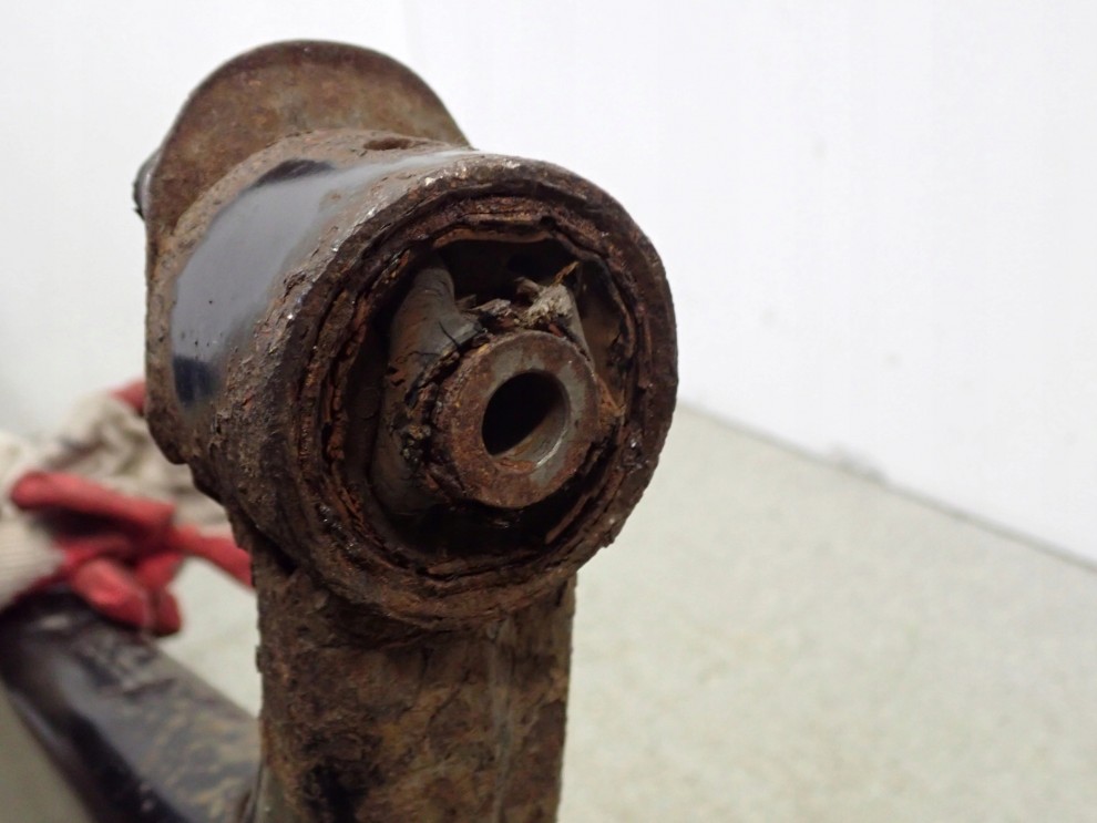 TOYOTA YARIS I 99- BELKA ZAWIESZENIA TYLNEGO GOŁA 12/14