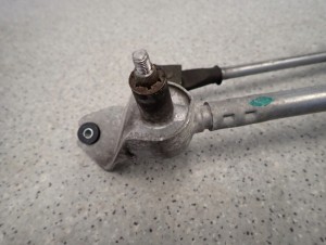 SUZUKI SWIFT 04- MK6 JS MECHANIZM WYCIERACZEK PRZÓD 2/5 MINIATURA