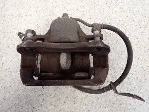 KIA RIO III 11-14 ZACISK HAMULCOWY PRZEDNI LEWY 5/6 MINIATURA