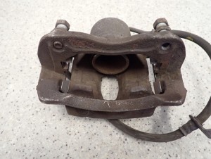 KIA RIO III 11-14 ZACISK HAMULCOWY PRZEDNI LEWY 6/6 MINIATURA