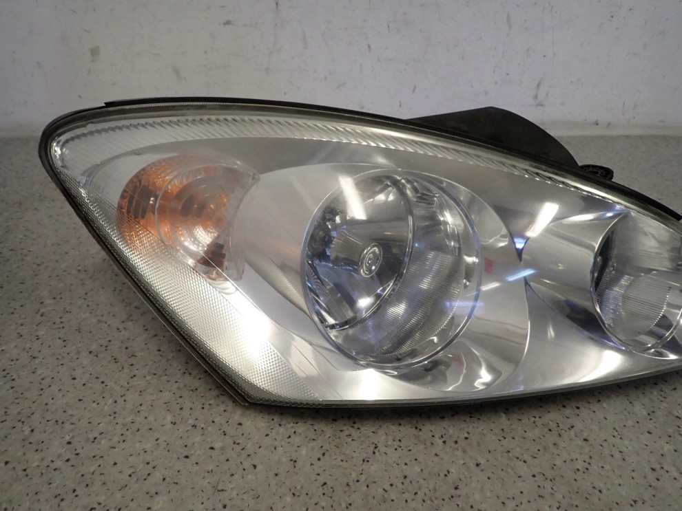 KIA CEED 07-09 LAMPA PRZEDNIA PRAWA REFLEKTOR 4/11