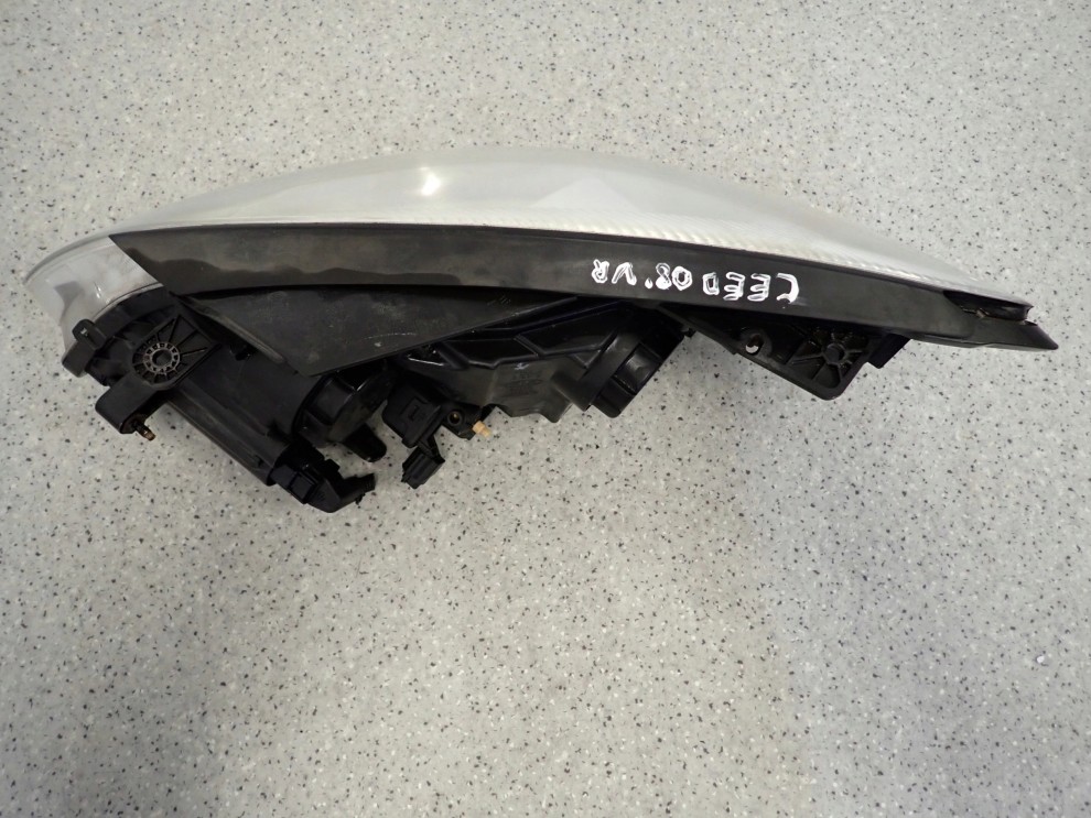 KIA CEED 07-09 LAMPA PRZEDNIA PRAWA REFLEKTOR 6/11
