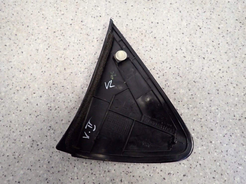 TOYOTA YARIS II 06- TRÓJKĄT PRZEDNI LEWY BŁOTNIKA ZAŚLEPKA 3/6