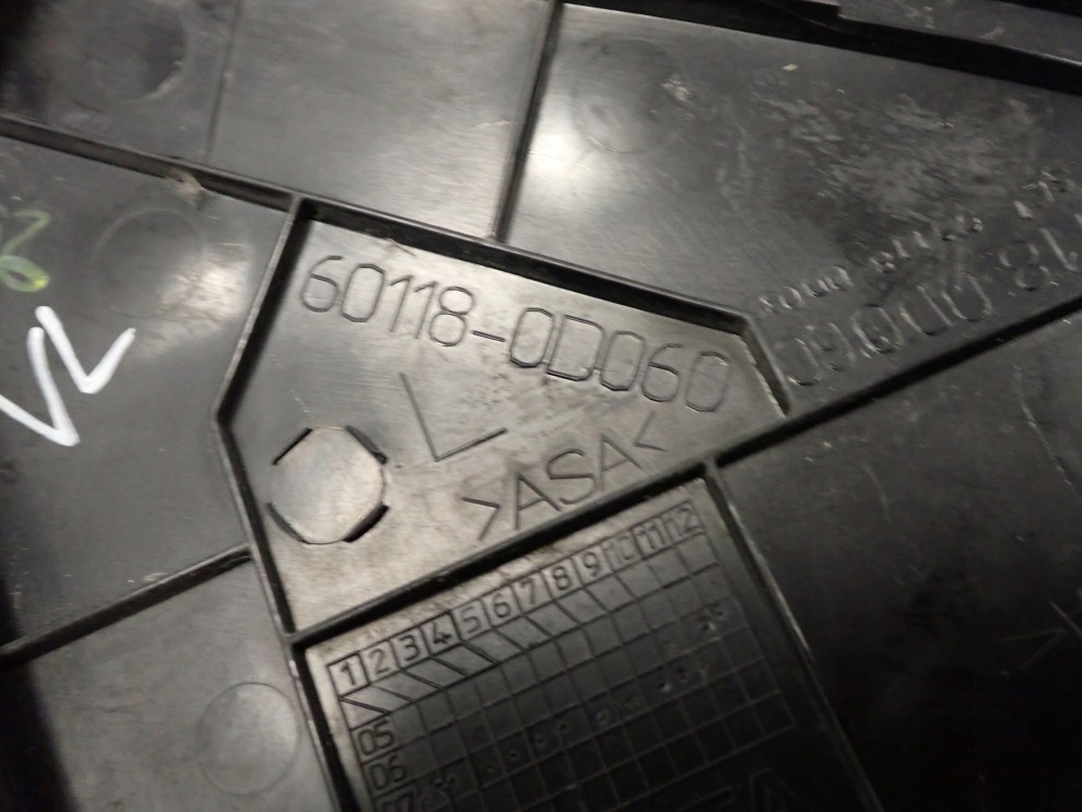 TOYOTA YARIS II 06- TRÓJKĄT PRZEDNI LEWY BŁOTNIKA ZAŚLEPKA 6/6