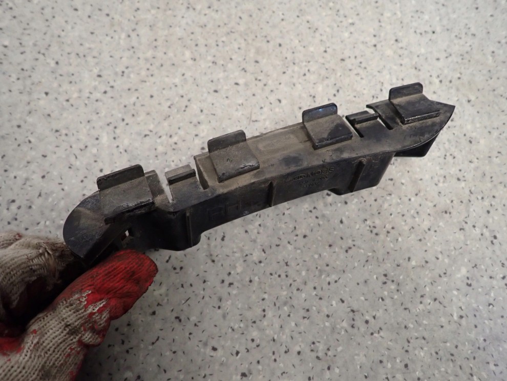 KIA CEED 06-09 ŚLIZG ZDERZAKA PRZEDNI PRAWY 4/5