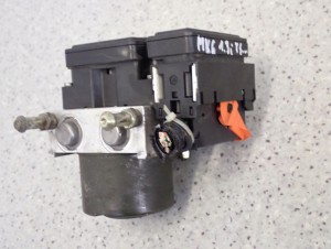 SUZUKI SWIFT 04-09 POMPA ABS 62J0 5/5 MINIATURA