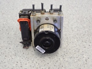 TOYOTA YARIS II 06- POMPA ABS-u 44510-0D031 4/7 MINIATURA