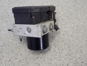 TOYOTA YARIS II 06- POMPA ABS-u 44510-0D031 6/7 MINIATURA