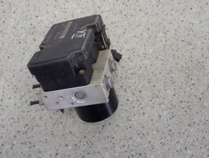 TOYOTA YARIS II 06- POMPA ABS-u 44510-0D031 7/7 MINIATURA