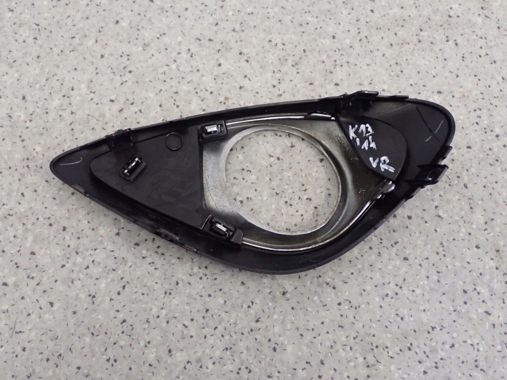 NISSAN MICRA K13 LIFT 14- KRATKA ATRAPA ZAŚLEPKA HALOGENU PRAWA 3/4