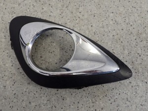 NISSAN MICRA K13 LIFT 14- KRATKA ATRAPA ZAŚLEPKA HALOGENU PRAWA