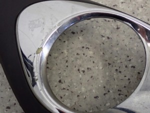 NISSAN MICRA K13 LIFT 14- KRATKA ATRAPA ZAŚLEPKA HALOGENU PRAWA 2/4 MINIATURA