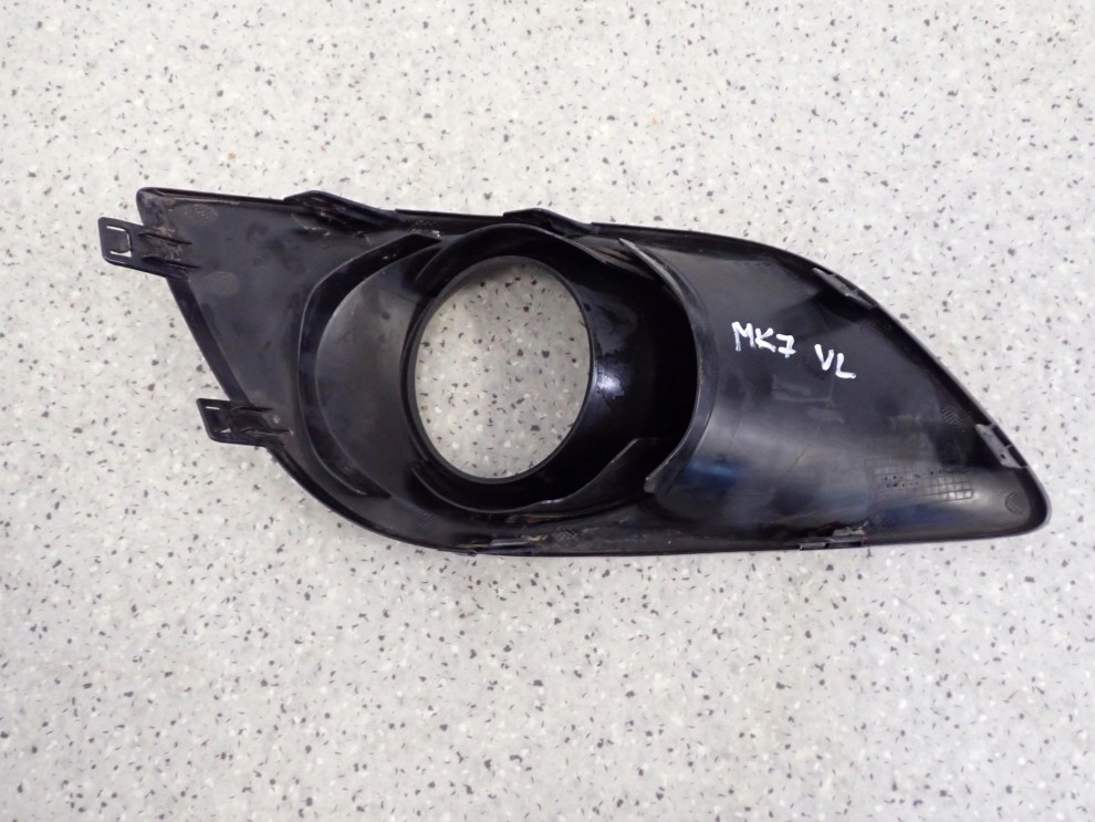 SUZUKI SWIFT MK7 10- ZAŚLEPKA HALOGENU KRATKA RAMKA LEWA 2/3