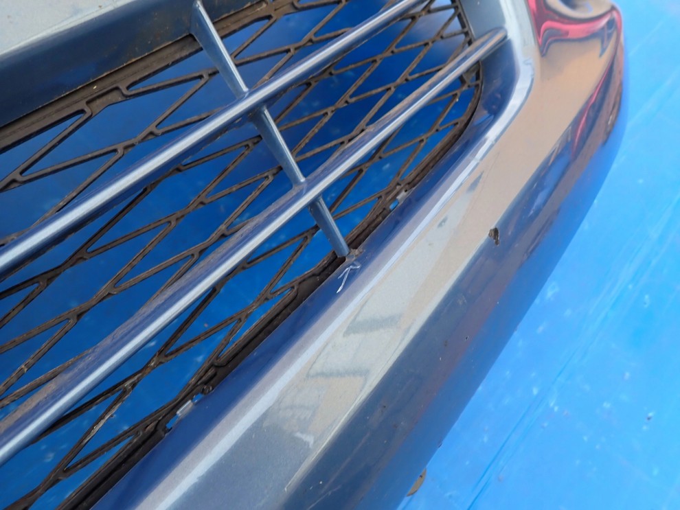 TOYOTA YARIS II 06-09 ZDERZAK PRZEDNI 8T1 4/16