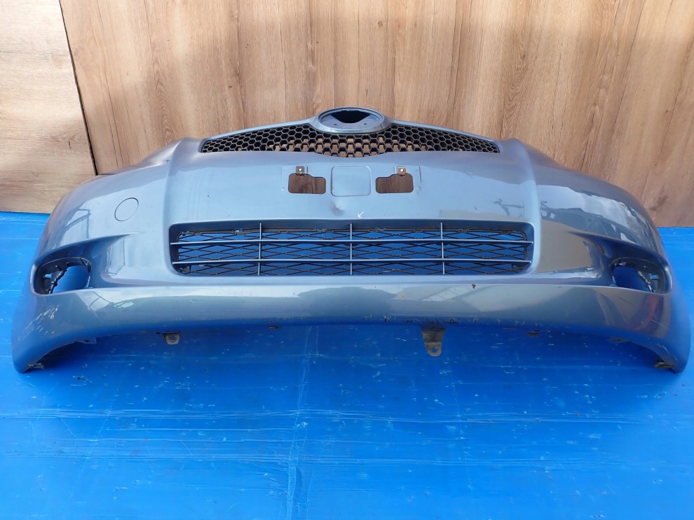TOYOTA YARIS II 06-09 ZDERZAK PRZEDNI 8T1 10/16