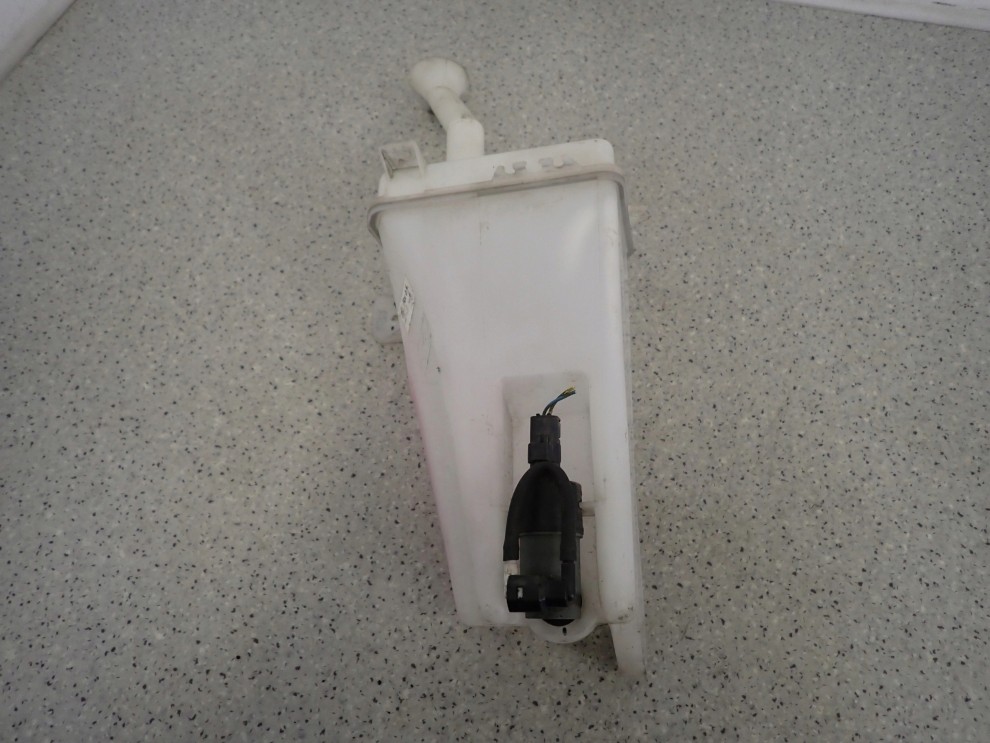 NISSAN MICRA K13 10- ZBIORNICZEK PŁYNU DO SPRYSKIWACZY 5/9